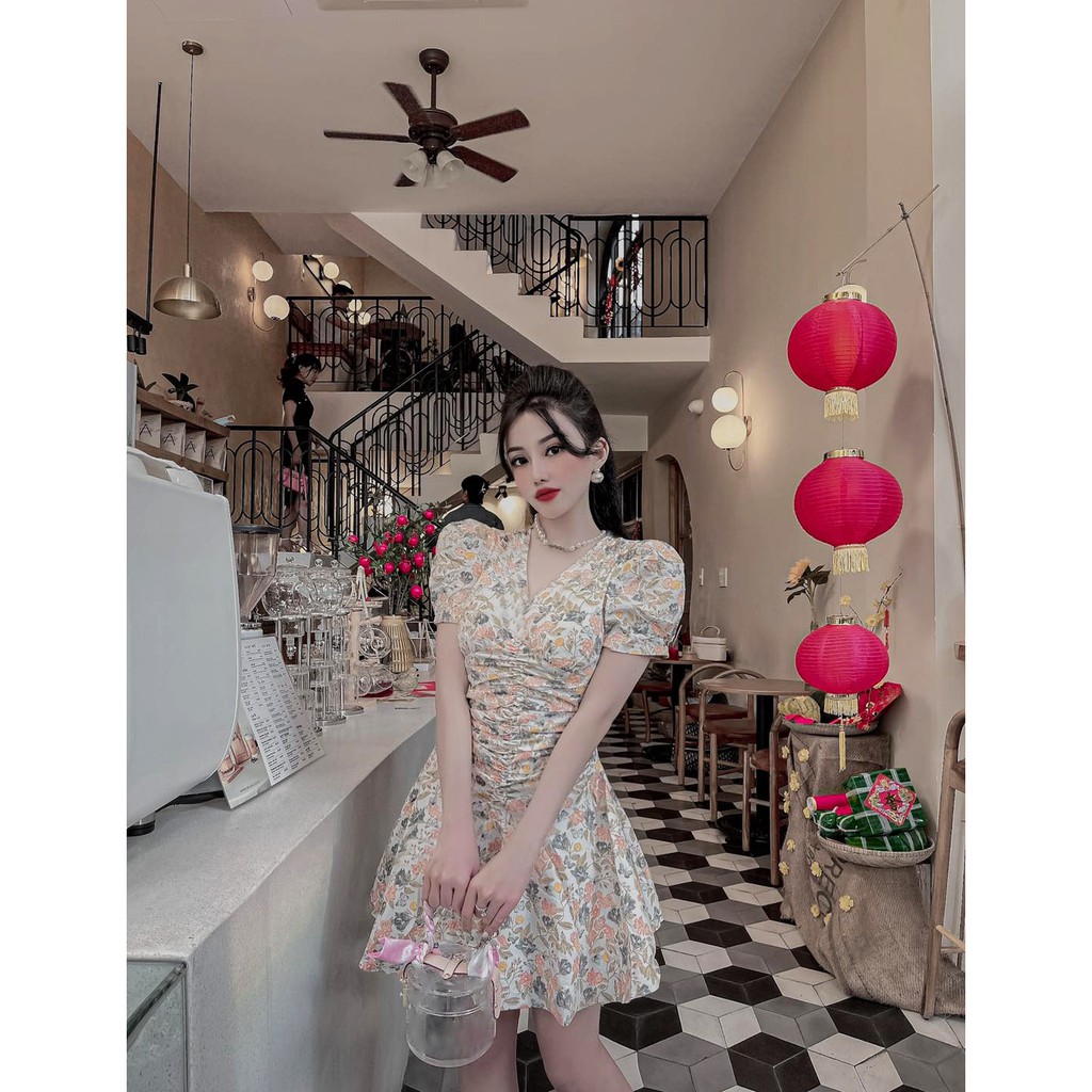 Váy xoè hoa nhí cổ V mút ngực nhún thân tay ngắn 0VX.00896