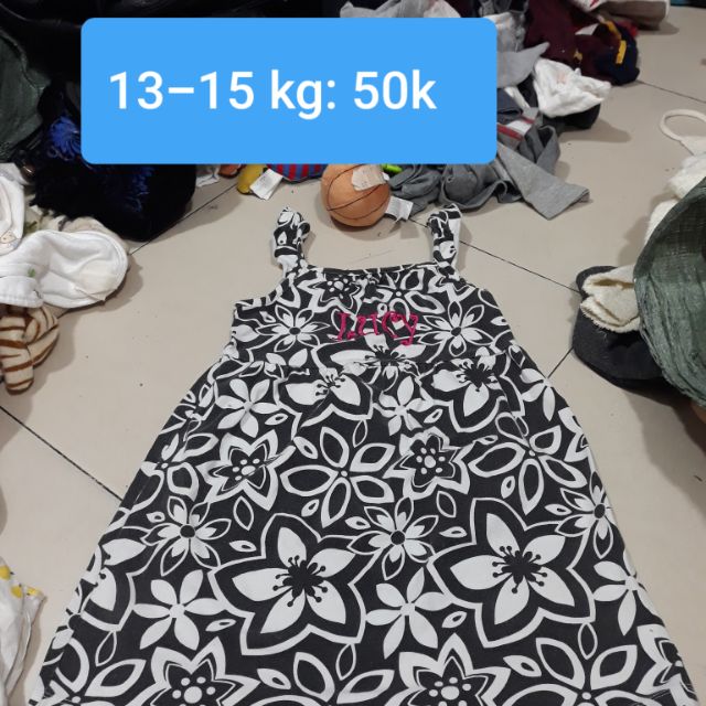 Áo đầm đen hoa cho bé 13- 15 kg m11