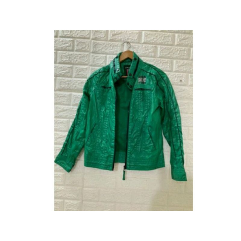 Áo khoác nam 6 size M màu xanh lá.