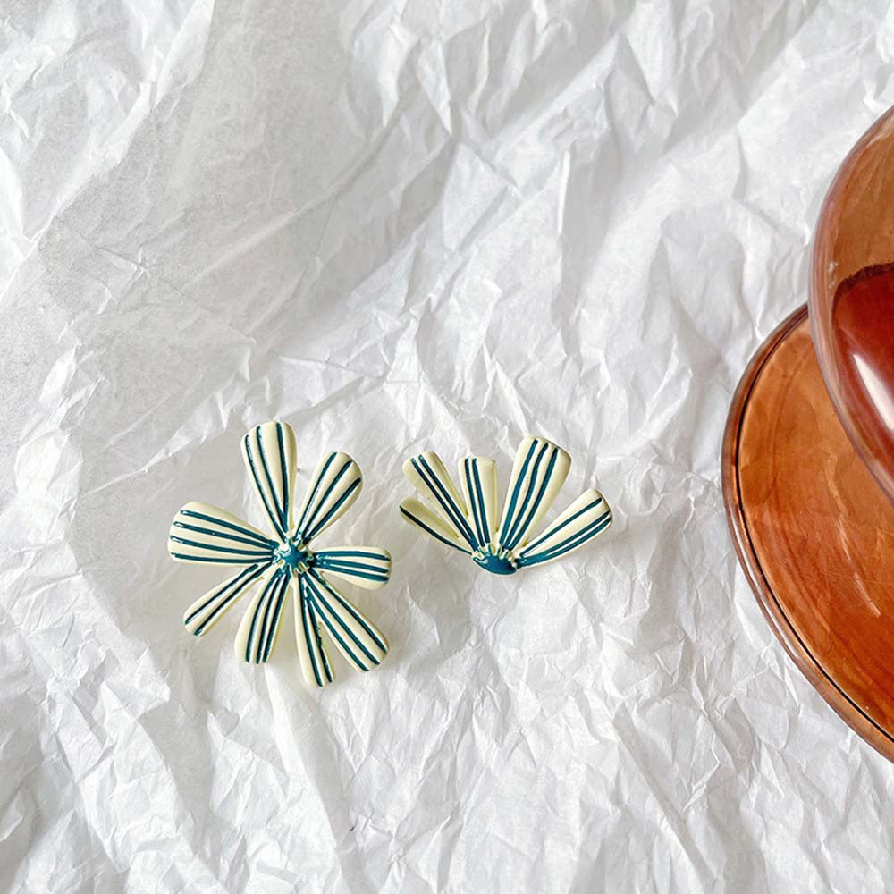 Khuyên Tai Nữ Trang Tạo Hình Độc Đáo