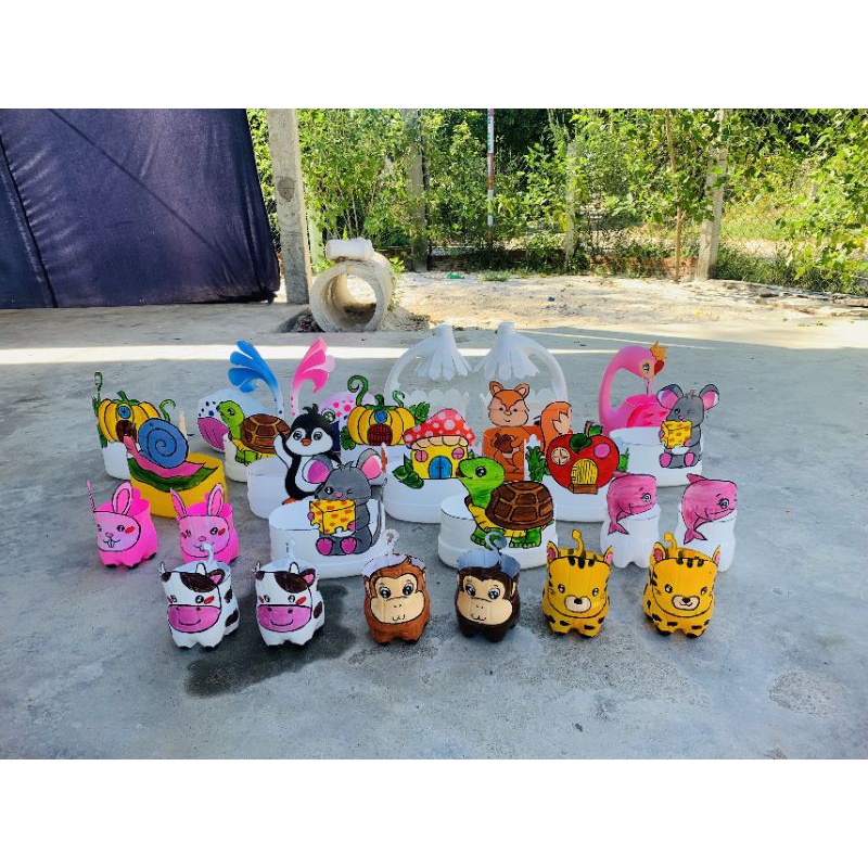 Chậu trồng cây tái chế từ can nhựa