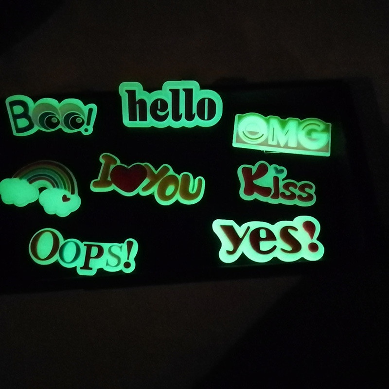 Phụ Kiện Khóa Lỗ Giày Dạ Quang Bằng PVC Hình Hoa Hoạt Hình Dễ Thương