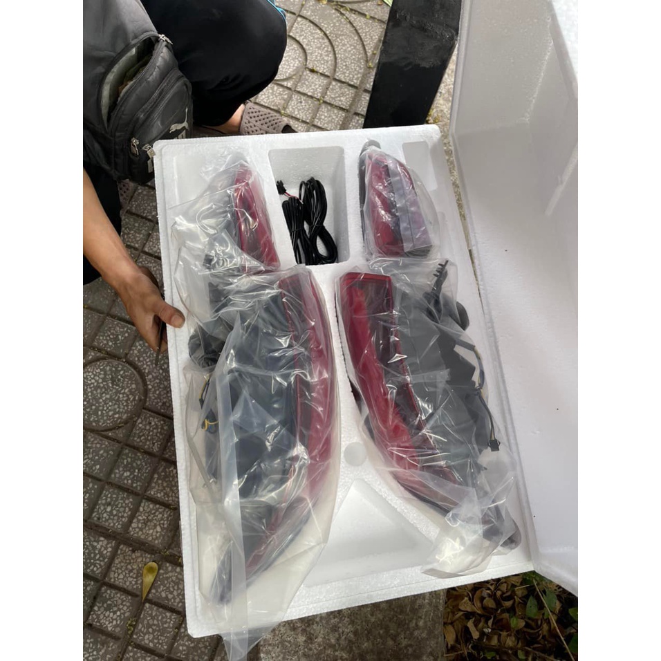 Đèn hậu xe Ford Everest 2016+