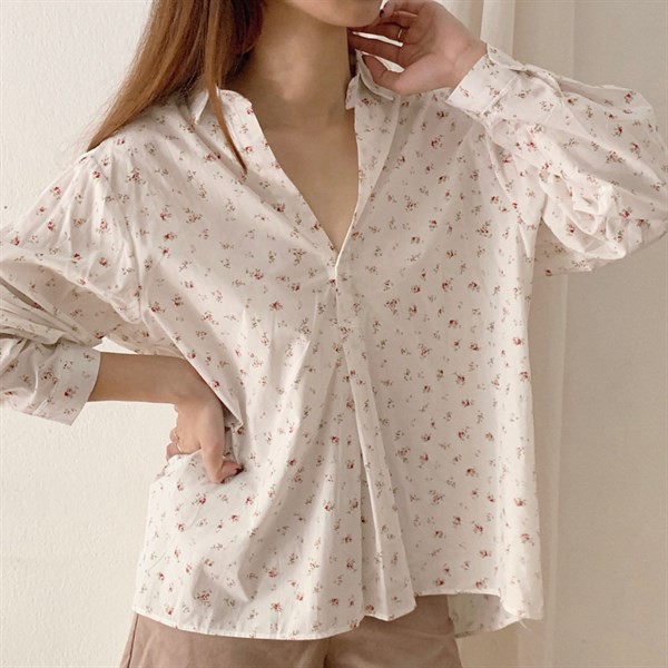 Áo SM dài tay vải thô hoa nhí hồng đỏ, khuy nửa thân, cổ đức 5515 after hours trắng