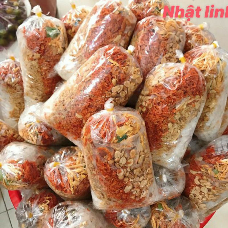 Bánh tráng trộn kèm thêm quất không có xoài răm