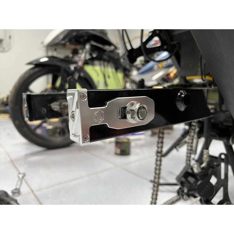 Pát tăng sên âm Satria Raider Fi có nẹp gắp