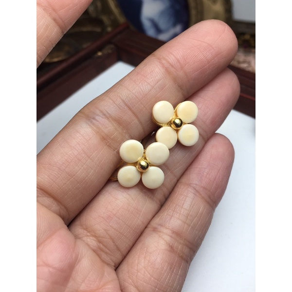 Bông tai kẹp vintage nhỏ- bông hoa gốm,đá xanh và hoa lily