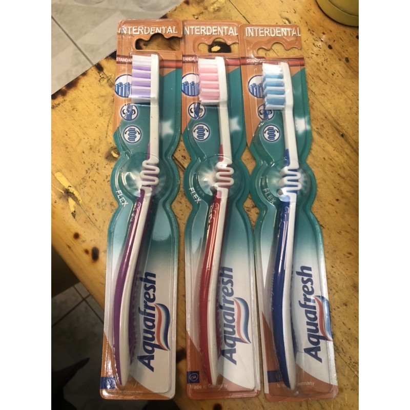 Bàn chải đánh răng Aquafresh