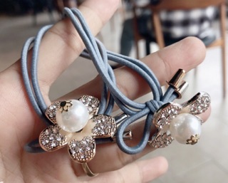 Cột tóc hoa mai đính đá sang chảnh