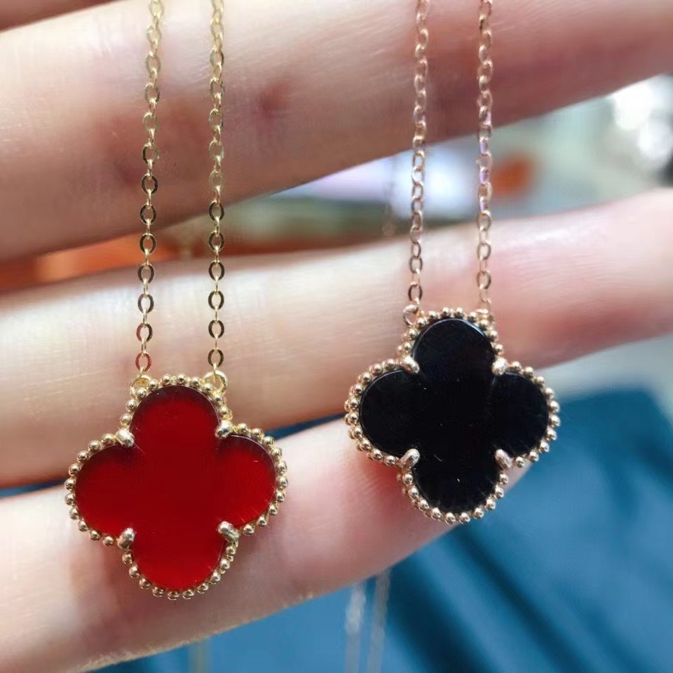 BESFOME Bùng nổ truyền hình trực tiếp! Vòng cổ cỏ bốn lá Phụ nữ Dây chuyền xương đòn Thời trang Mặt dây chuyền Vòng cổ Vàng 18K Mạ vàng hồng Thép titan