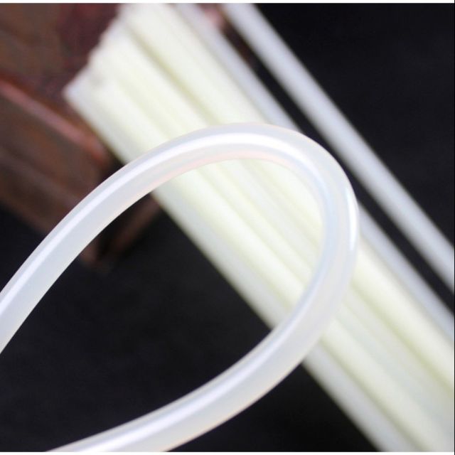 Một Cây Keo Nến Dài 25cm Dùng Cho Súng Nhỏ