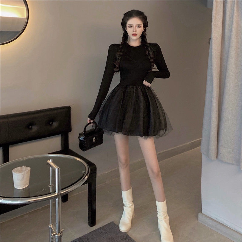 Đầm đen dài tay phối lưới thời trang thu đông Pháp 2021