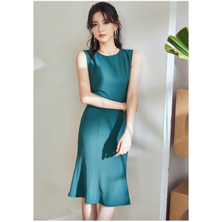 Váy sát nách cổ tròn sát dáng đuôi cá trơn thời trang công sở sang trọng thiết kế