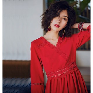 Váy maxi đỏ tay lỡ, kiểu dáng châu Âu