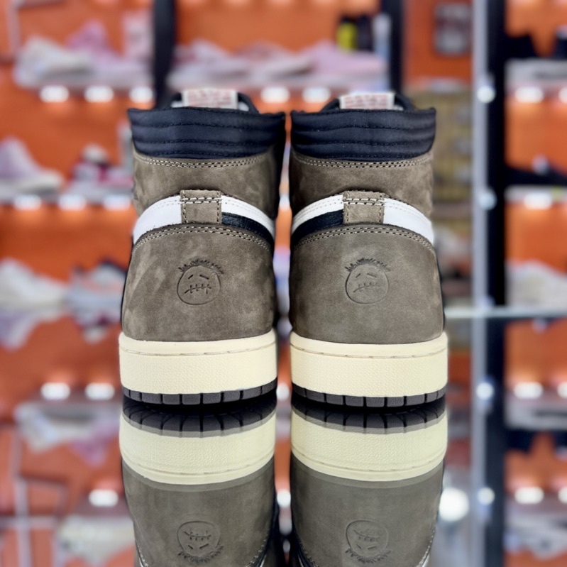 GIÀY JD1 HIGH TRAVIS SCOTT TẶNG KÈM BỘ QUÀ TẶNG GIÁ TRỊ