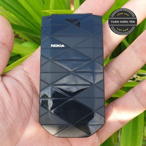 Điện thoại Nokia 7070 phổ thông nắp gập bàn phím được thiết kế hình viên kim cương zin chính hãng