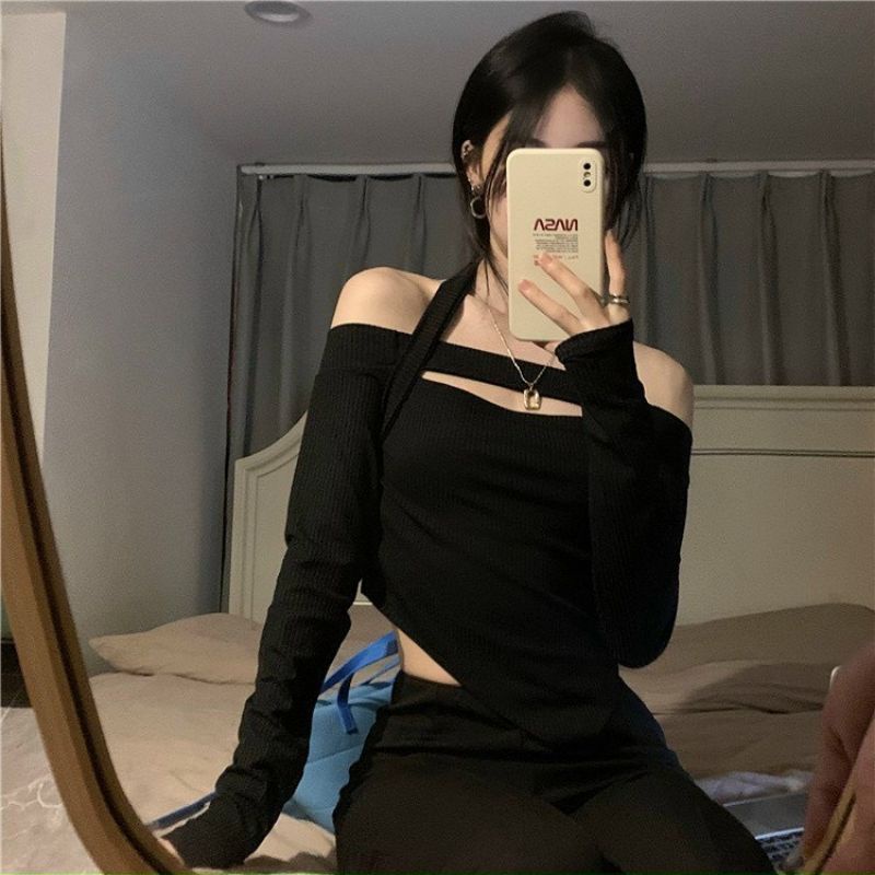 Áo Croptop MIRA.CLOSET Vạt Nhọn Trễ Vai Khoét Ngực Tay Dài Cá Tính A5264