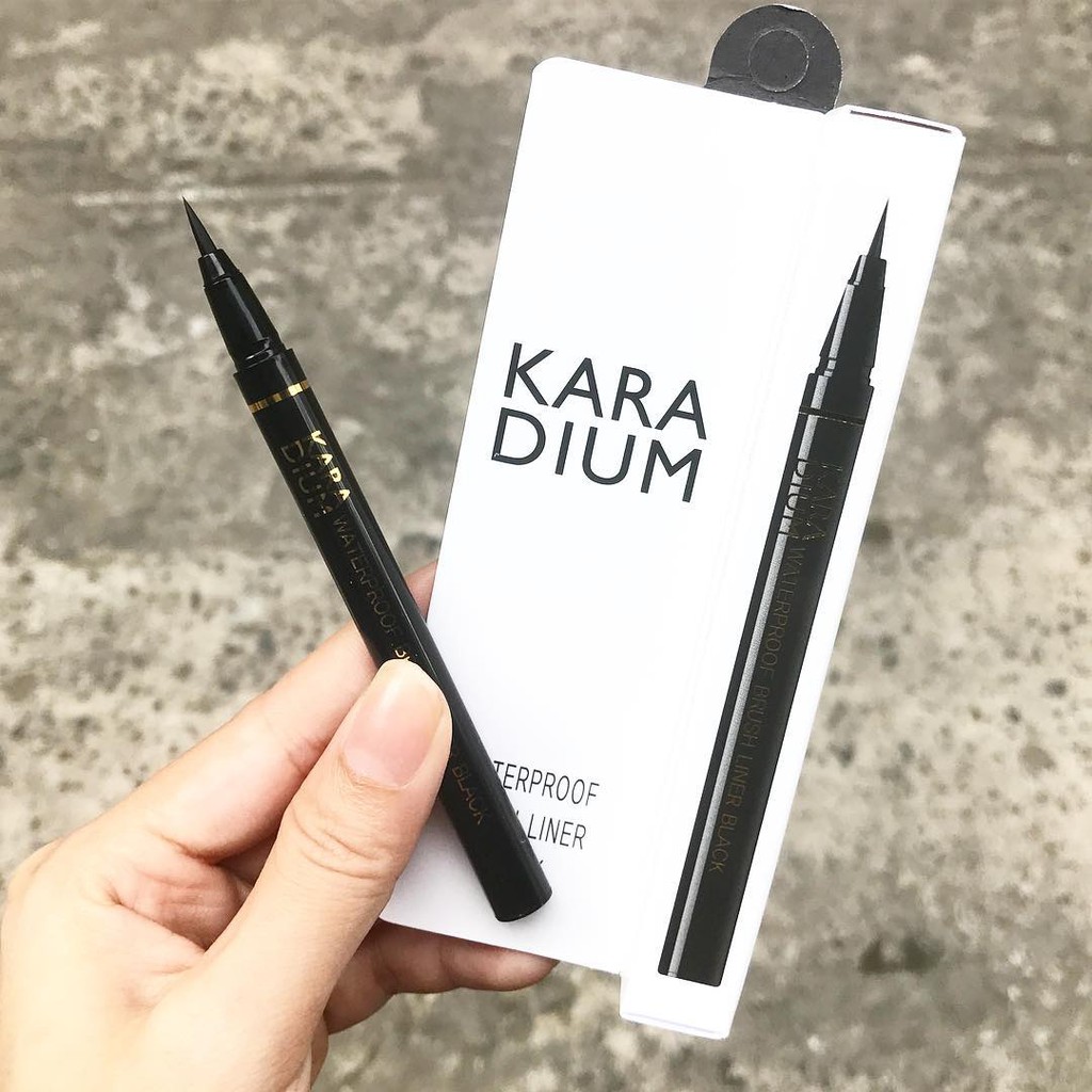 Bút Dạ Kẻ Mắt Nước Karadium Waterproof Brush Liner Black 0.55g - Mẫu mới 2022
