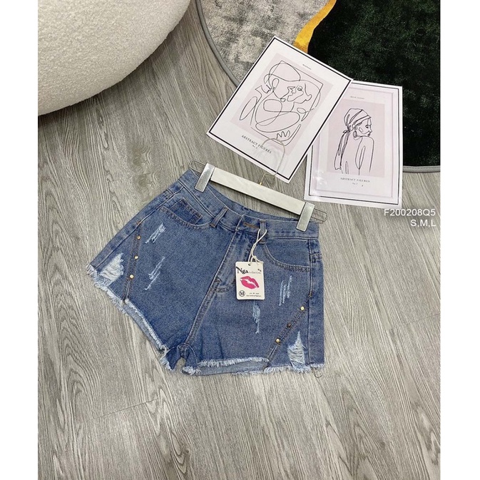 Quần short jeans rách đính khuy