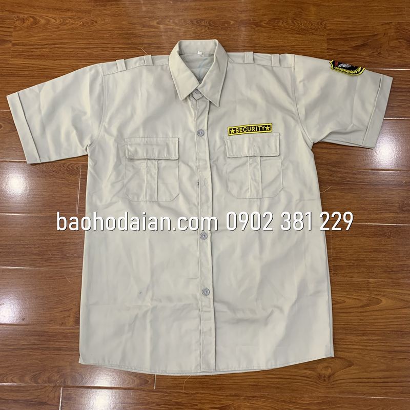 Áo bảo vệ màu kem kèm logo tay ngực vải kaki 65/35 thấm hút mồ hôi