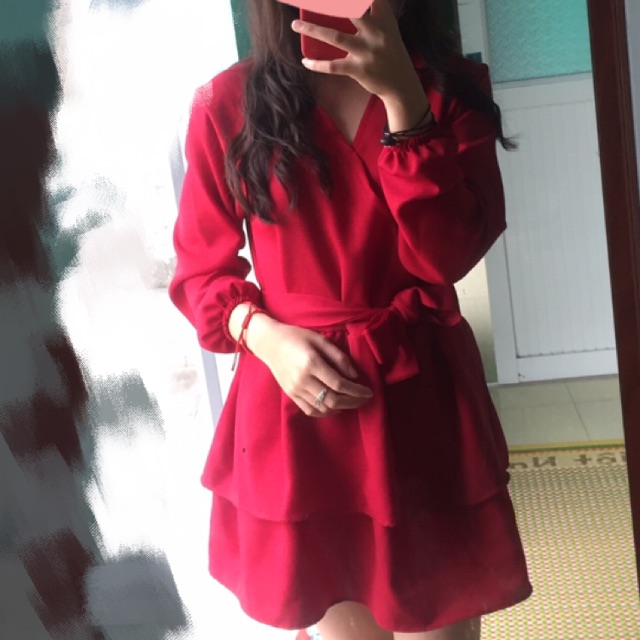 Váy đỏ xoè cổ V