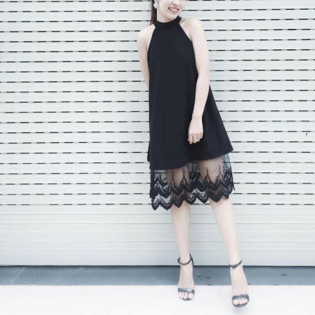 Đầm cổ yếm lai ren to