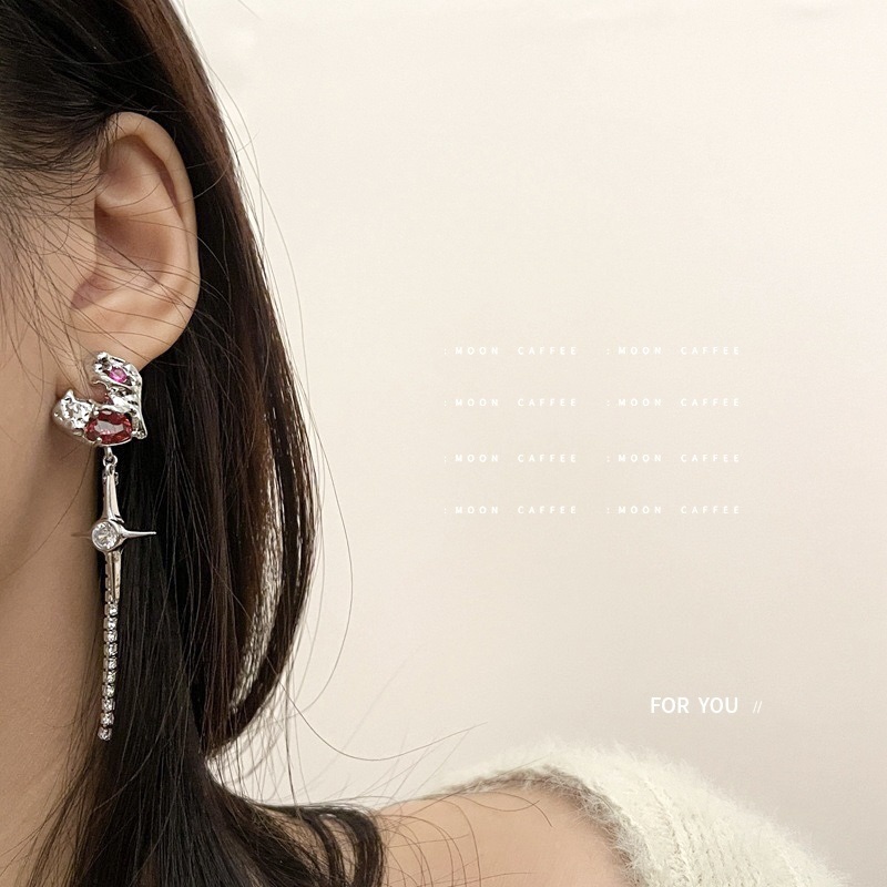 Khuyên Tai Kim Loại Hình Chữ Thập Đính Đá Lấp Lánh Phong Cách punk