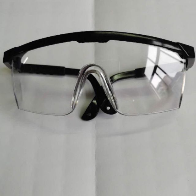Kính trắng gọng đen