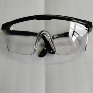 Kính trắng gọng đen
