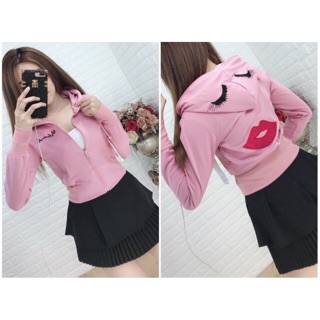 Khoác lửng ôm eo thêu môi dễ thương