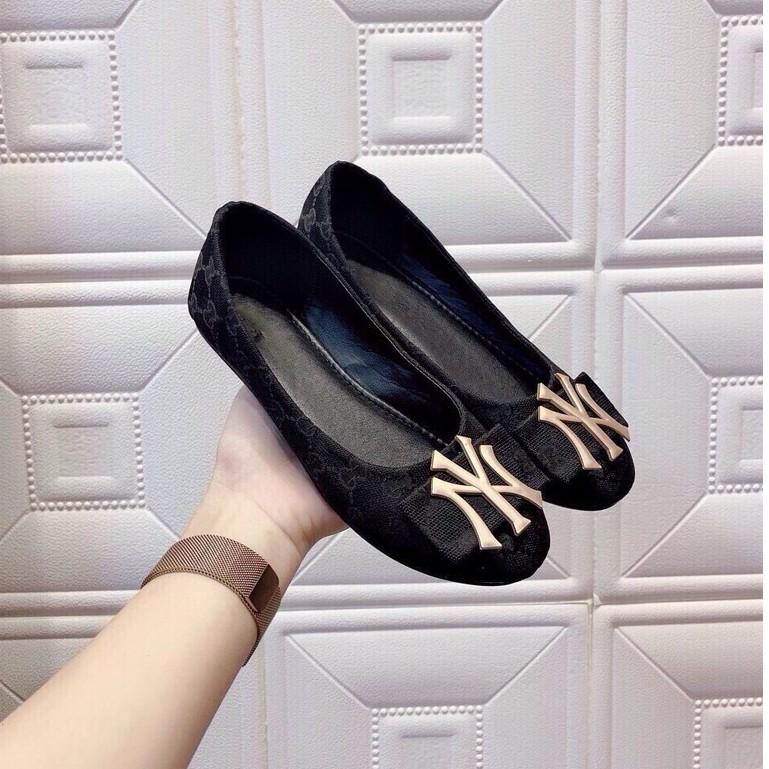 Giày bệt gắn chữ NY hot trend 2020
