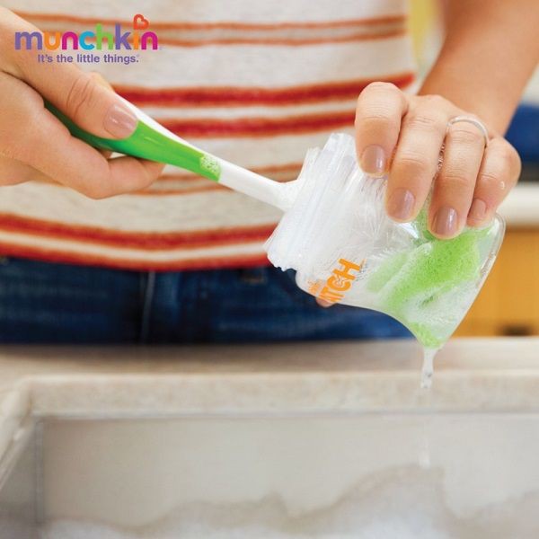 CỌ RỬA BÌNH SỮA CÓ MÚT MUNCHKIN (katydang)