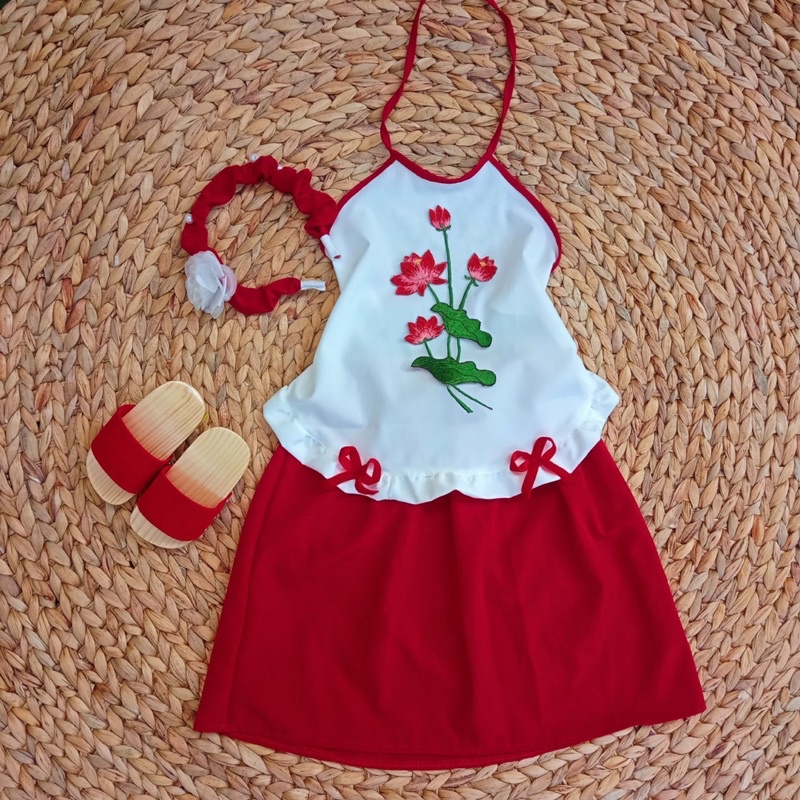 Yếm Lụa Hoa Sen Chân Váy Xanh Cho Bé Gái