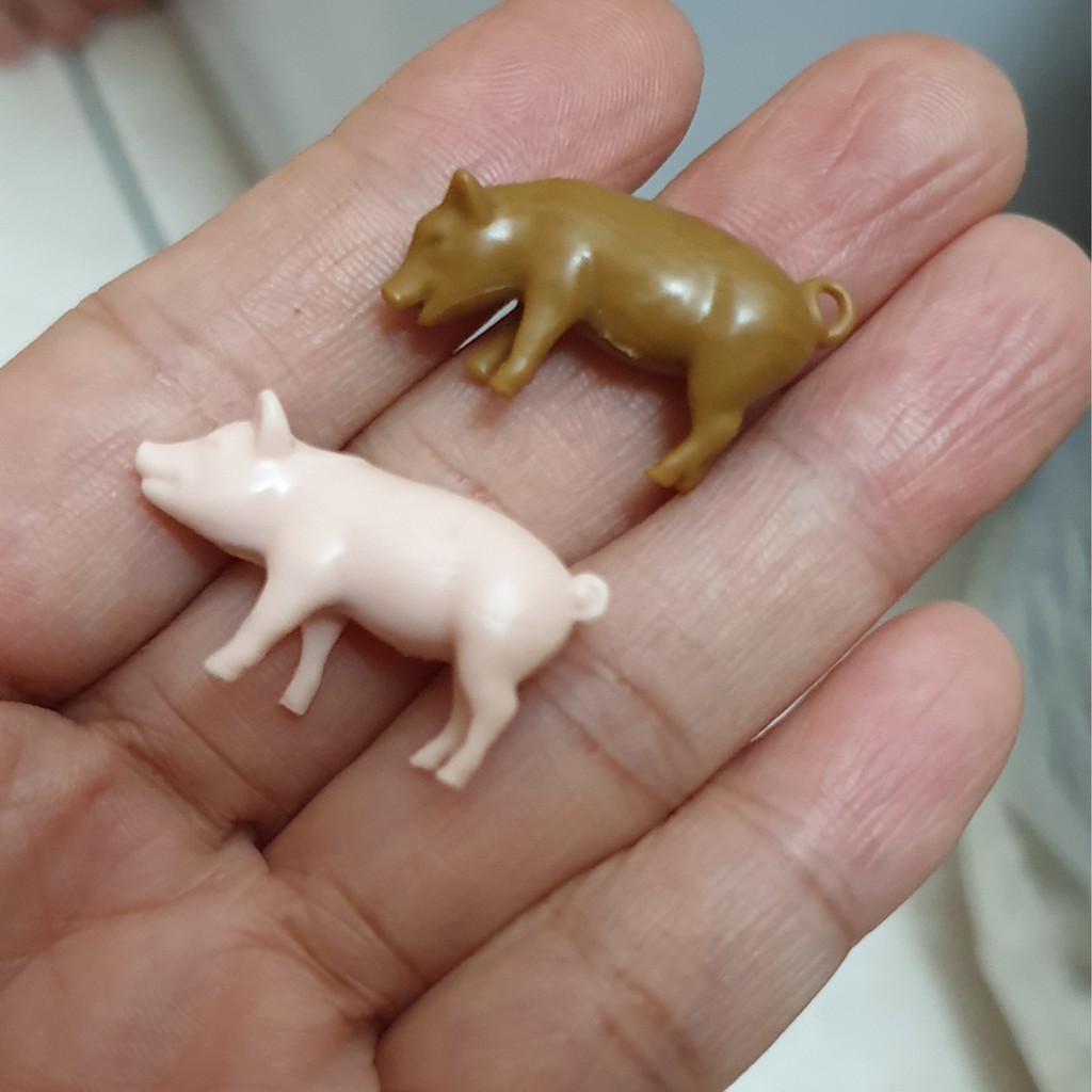 Mô hình con lợn bằng nhựa