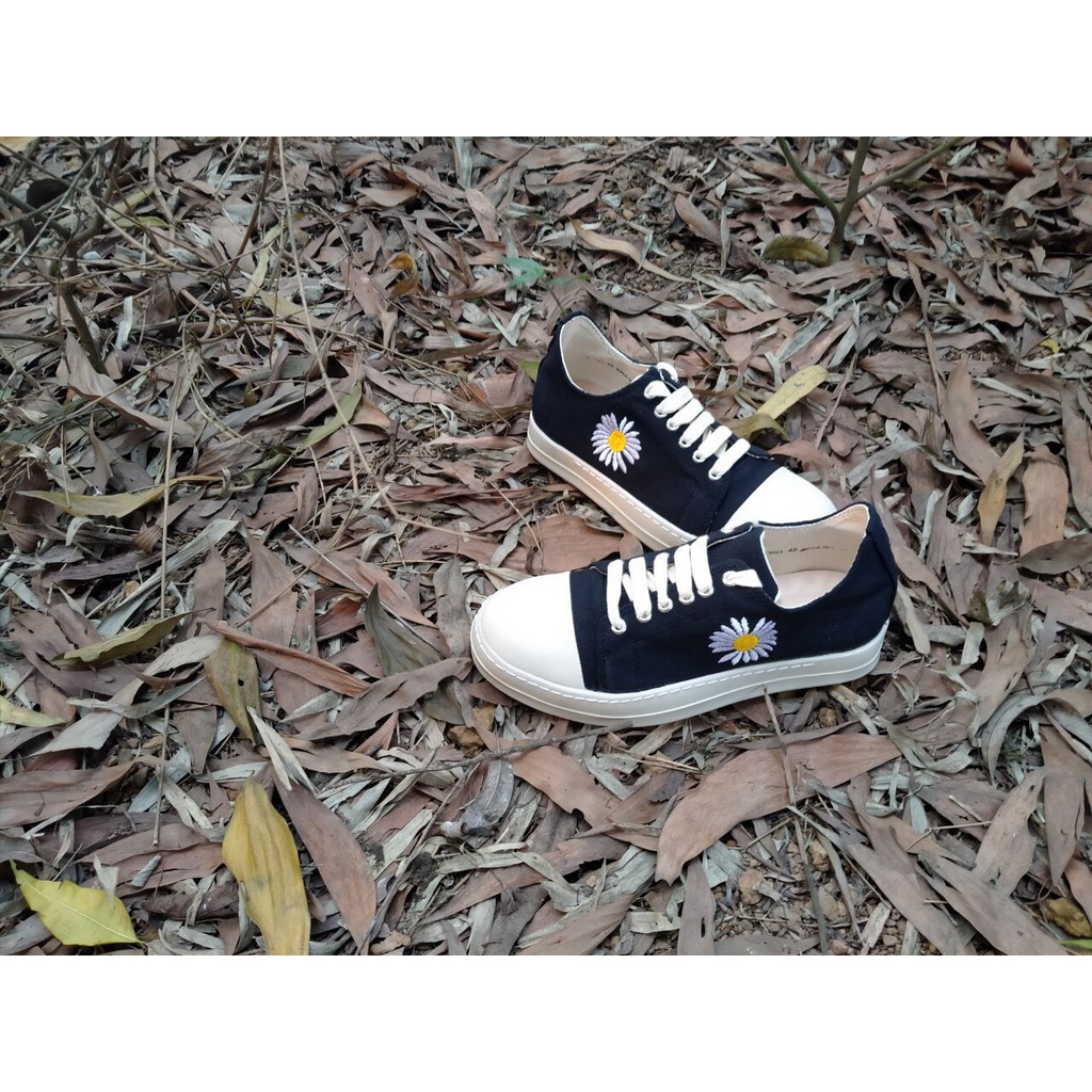 (XẢ KHO) Giầy nữ sneaker r-o hoa cúc trắng đế thơm