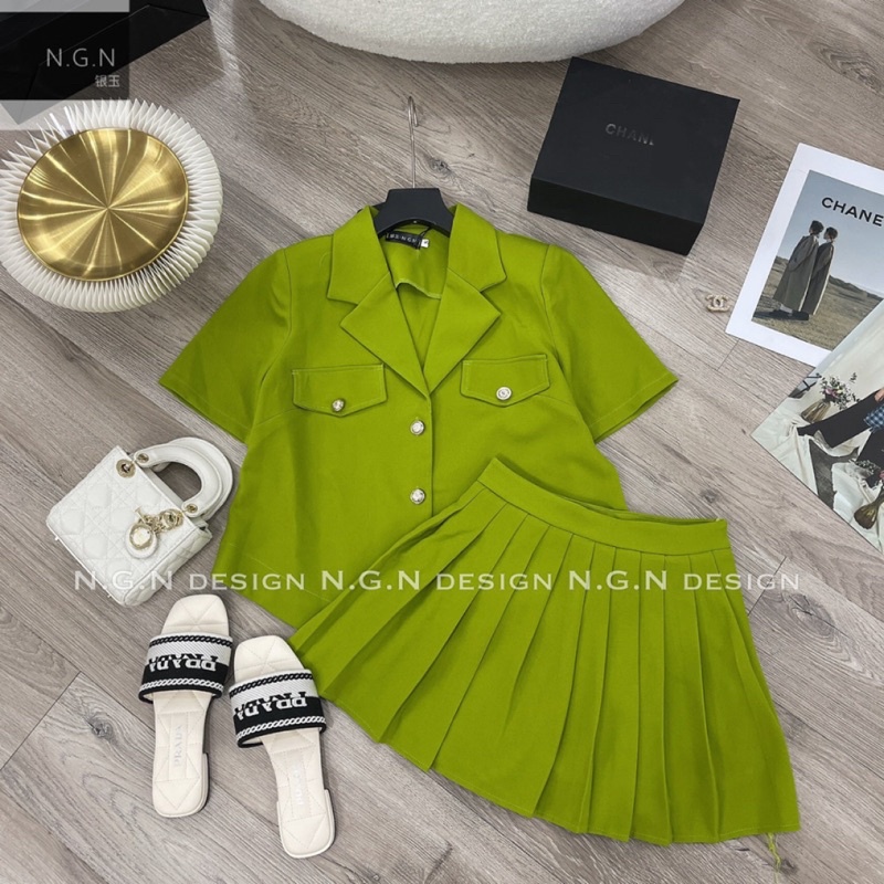 Set áo sơ mi cổ vest + chân váy xếp li