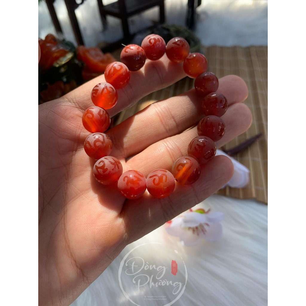 CHUỖI ĐEO TAY MÃ NÃO ĐỎ KHẮC CHÚ "OM MANI PADME HONG" [Nhiều Size]