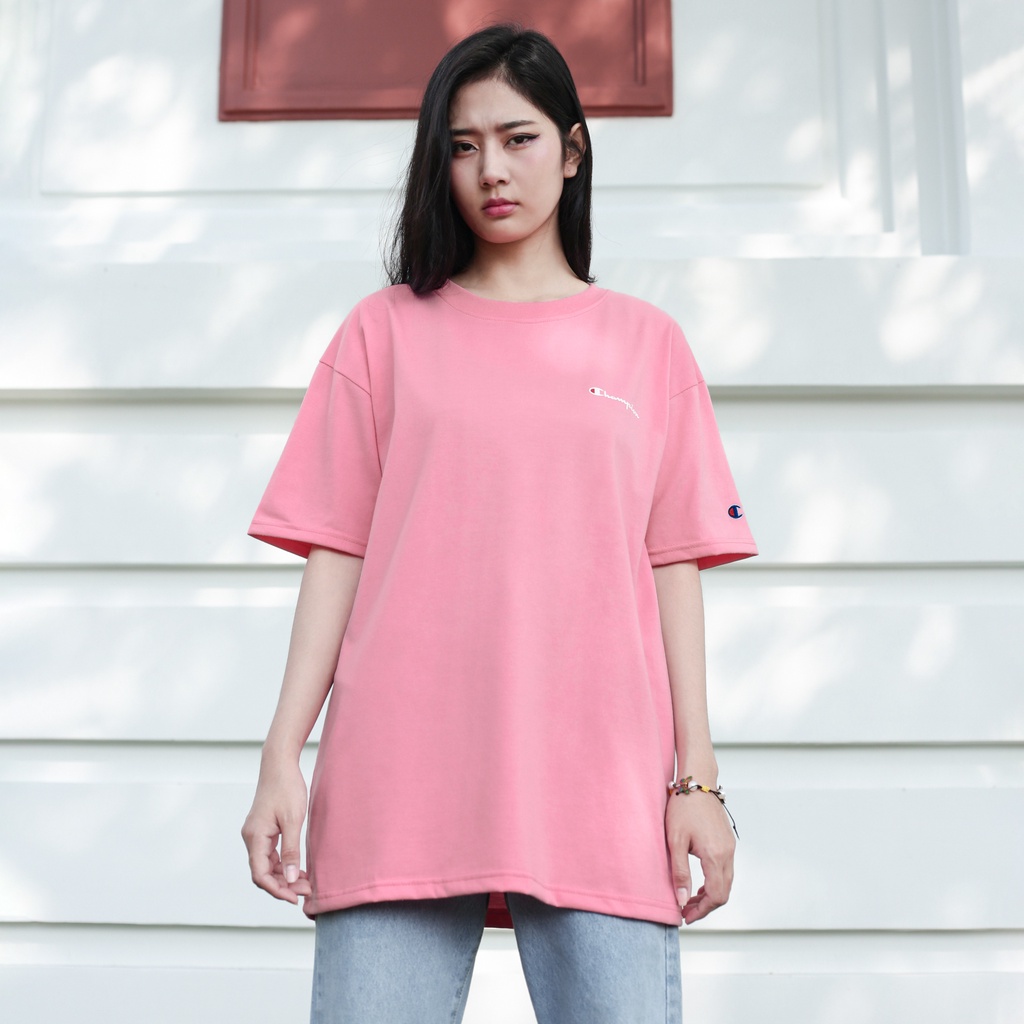 Áo Thun Champion Màu Hồng In Chữ Màu Trắng Chất Liệu 100% Cotton Thoáng Mát Form Rộng Thoải Mái