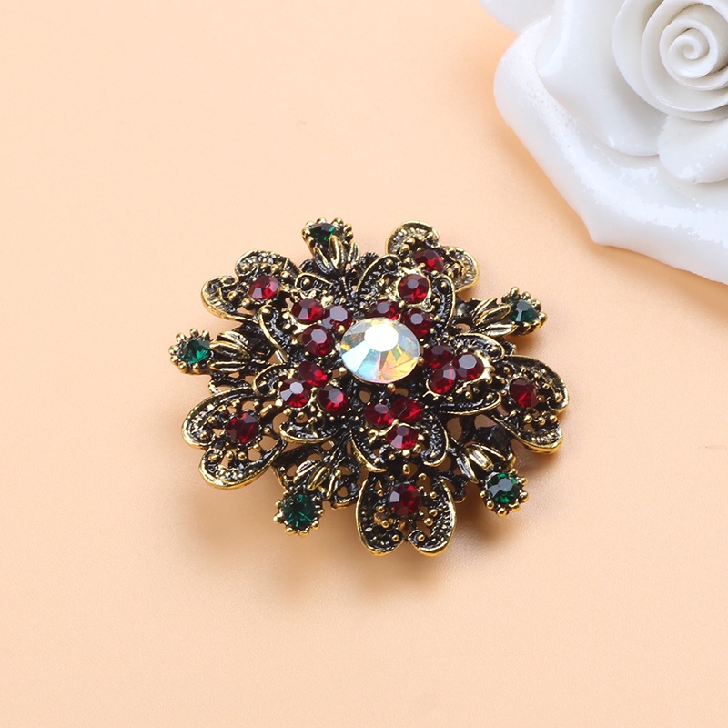 Trâm Cài Áo Hình Vòng Hoa Và Bướm Bằng Đá Thời Trang