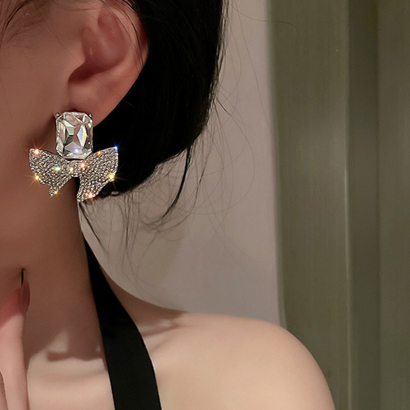 Bông tai cung pha lê nhỏ Bông tai tinh tế chất lượng cao