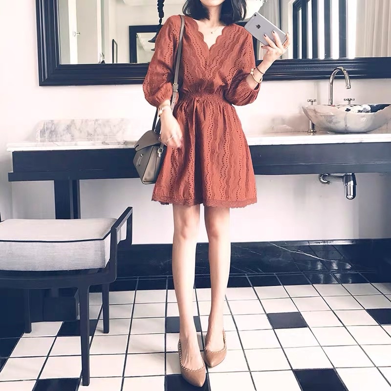 Váy Hoạ Tiết Thêu Nổi 2 Món