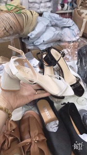 Sandal dây mảnh phối quai trong