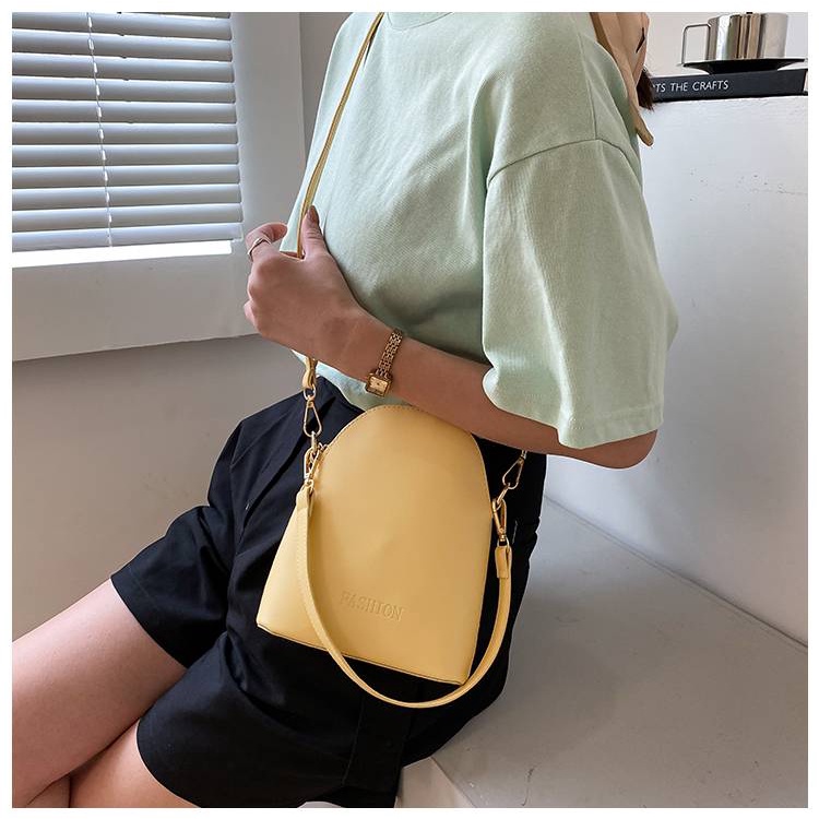 2021 ladies Messenger water bucket new fashion quality solid color seashell bag shoulder hundreds of mini bag