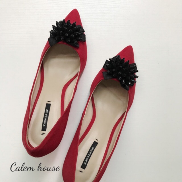 Giày ZARA đỏ hoa đen