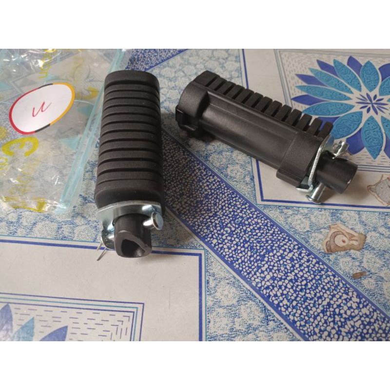 Cặp gác chân sau xe máy