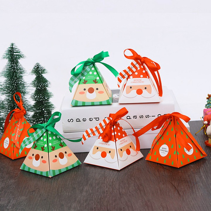 Hộp quà Giáng sinh, Hộp quà Noel đựng kẹo hình kim tự tháp phối ruy băng và tag xinh xắn lạ mắt Baby-S – SG003