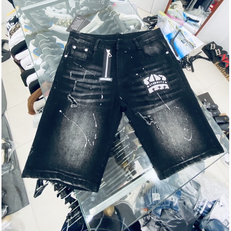 Quần short khoá lệch  thời trang nam, Quần bò ngố hoạ tiết vương miệng mầu đen btshop từ 45 đến 75 kg