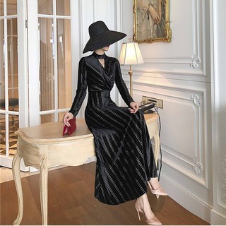 Đầm Nhung Dài Cổ Yếm