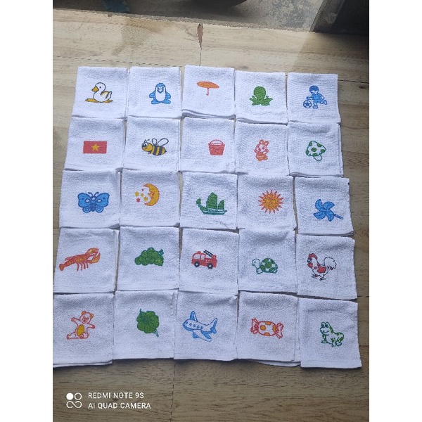 Khăn trắng in 50 hình khác nhau