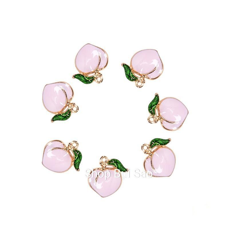 Charm kim loại tráng men hình quả đào màu hồng